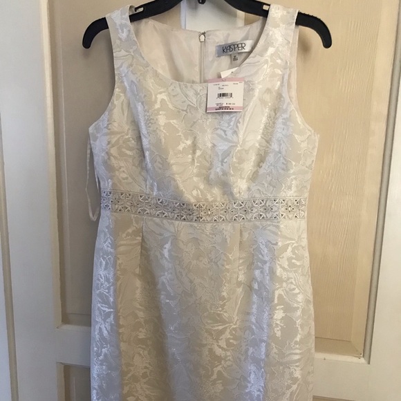 Kasper Sleeveless dress with embellished waist - Picture 2 of 5